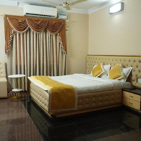 Sai Samrat Hotel Shirdi Exterior photo